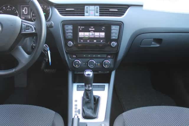 Škoda Octavia (2014) thumbnail 10