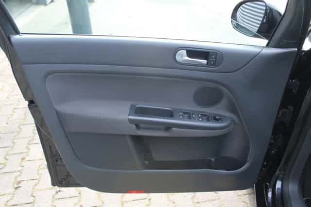 Volkswagen Golf (2008) thumbnail 5