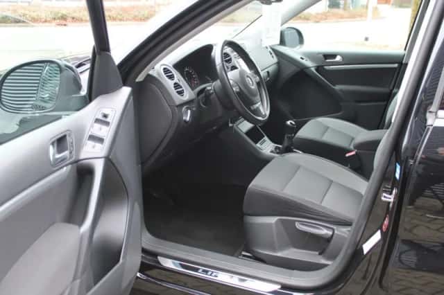 Volkswagen Tiguan (2013) thumbnail 2