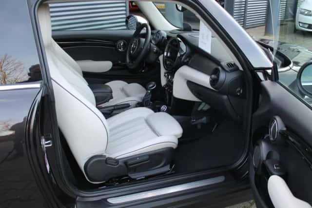 MINI Cooper (2015) thumbnail 3