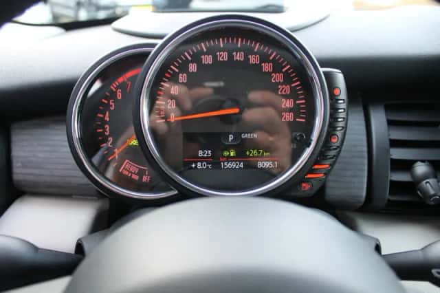 MINI Cooper (2015) thumbnail 8