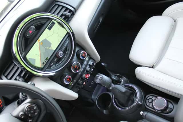 MINI Cooper (2015) thumbnail 9