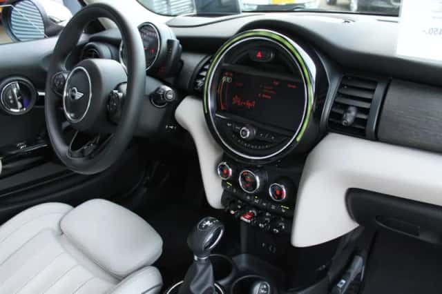 MINI Cooper (2015) thumbnail 10