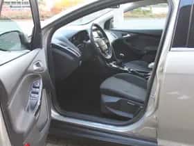Ford Focus (2018) thumbnail 2