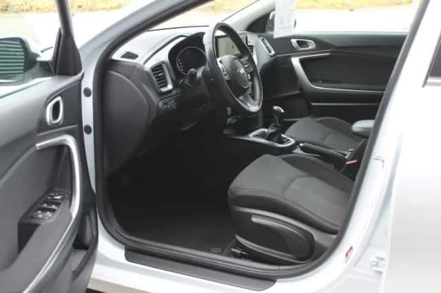 Kia Ceed (2020) thumbnail 2