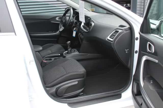 Kia Ceed (2020) thumbnail 3