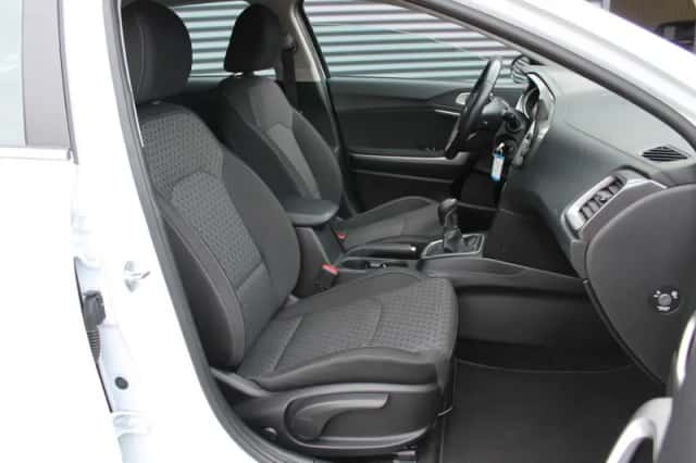 Kia Ceed (2020) thumbnail 4