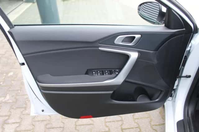 Kia Ceed (2020) thumbnail 5