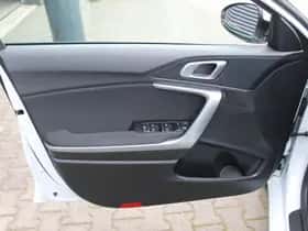 Kia Ceed (2020) thumbnail 5