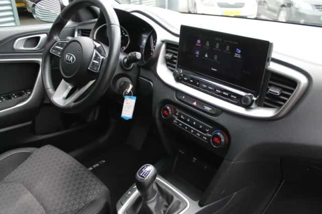 Kia Ceed (2020) thumbnail 9