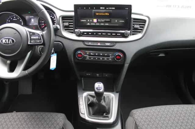 Kia Ceed (2020) thumbnail 10