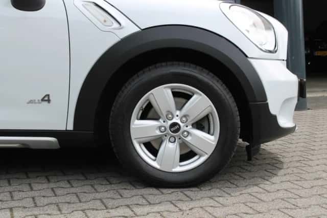 MINI Countryman (2015) thumbnail 16