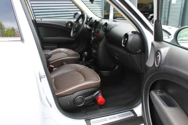 MINI Countryman (2015) thumbnail 3