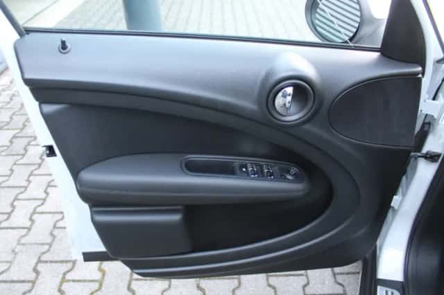 MINI Countryman (2015) thumbnail 5