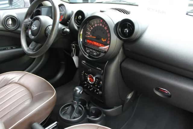 MINI Countryman (2015) thumbnail 9