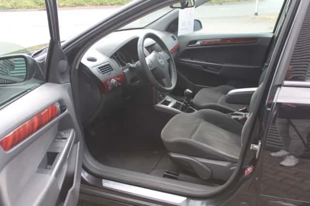Opel Astra (2005) thumbnail 2