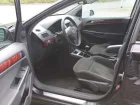 Opel Astra (2005) thumbnail 2
