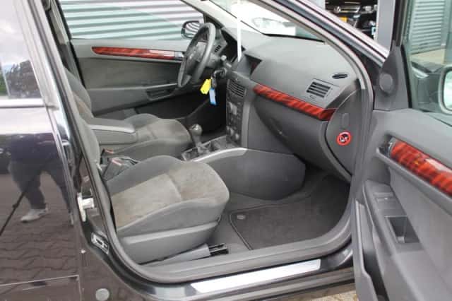 Opel Astra (2005) thumbnail 3