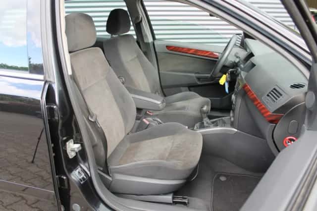 Opel Astra (2005) thumbnail 4