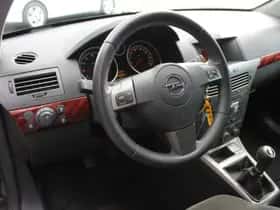 Opel Astra (2005) thumbnail 6