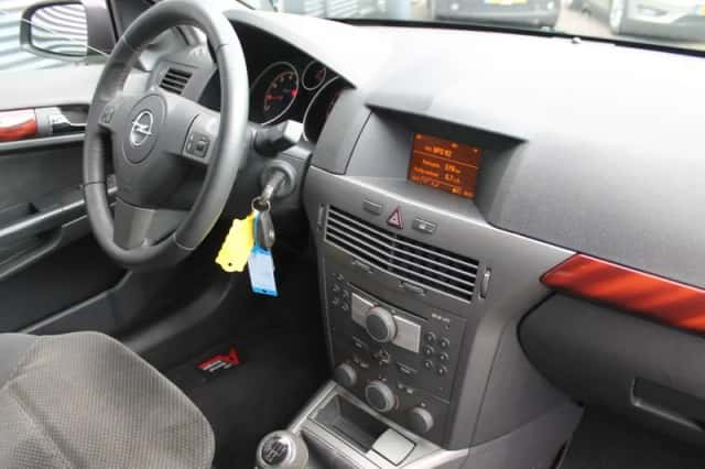 Opel Astra (2005) thumbnail 9