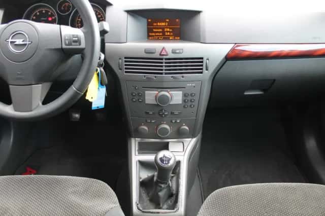 Opel Astra (2005) thumbnail 10