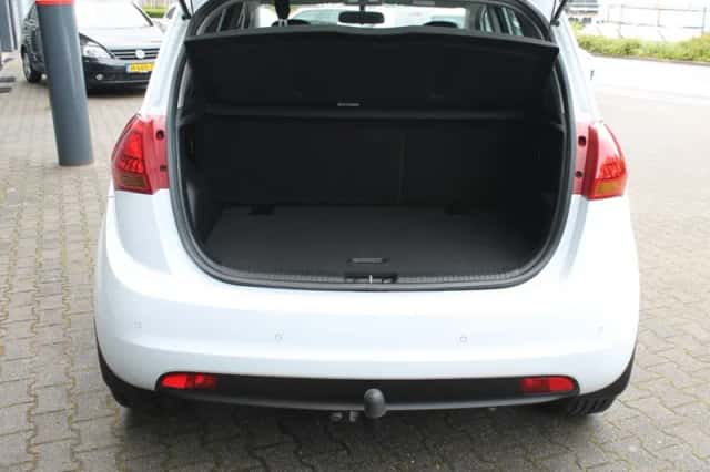 Kia VENGA (2016) thumbnail 13