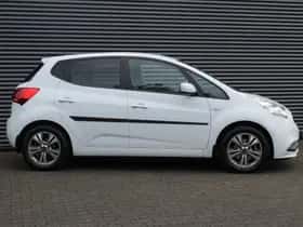 Kia VENGA (2016) thumbnail 17