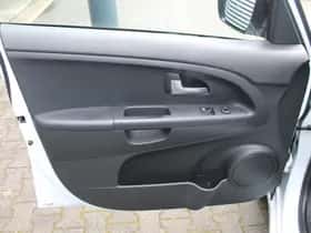 Kia VENGA (2016) thumbnail 5