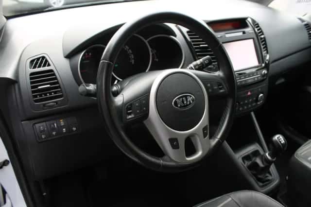 Kia VENGA (2016) thumbnail 6