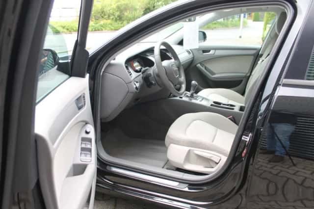 Audi A4 (2010) thumbnail 2