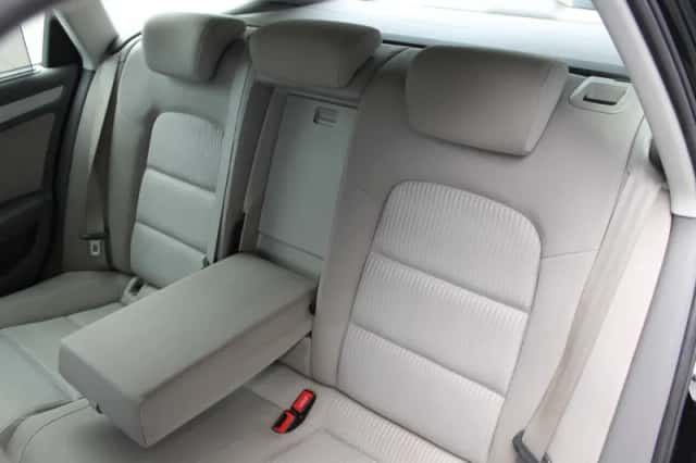 Audi A4 (2010) thumbnail 11