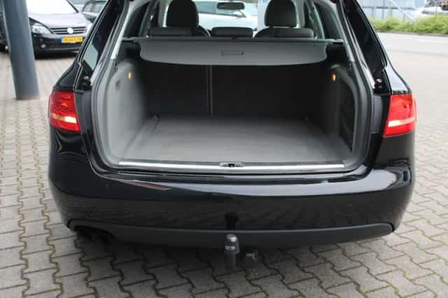 Audi A4 (2010) thumbnail 12