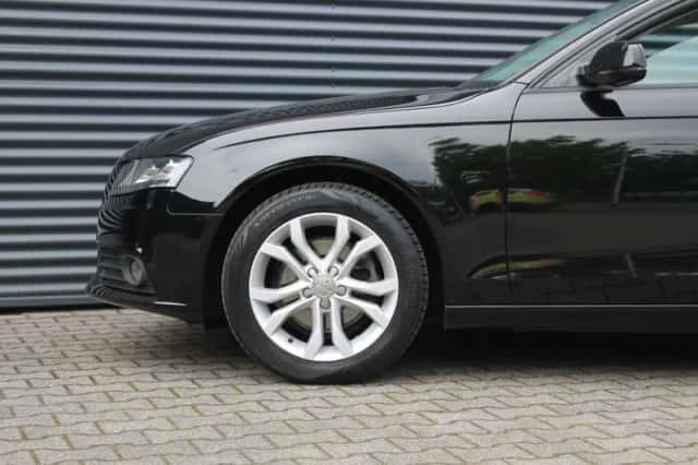 Audi A4 (2010) thumbnail 15