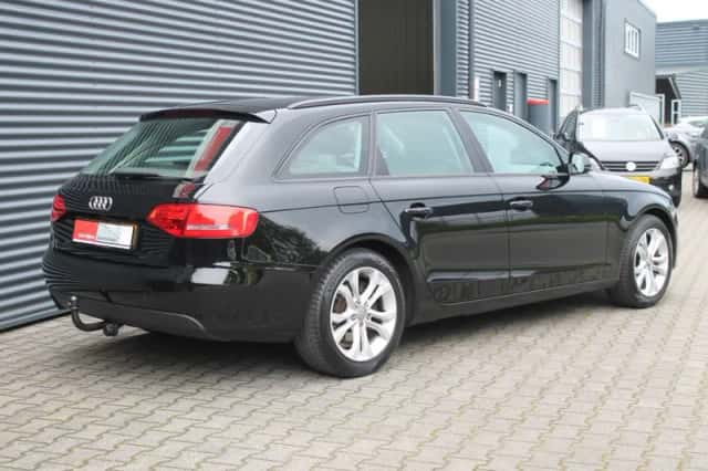 Audi A4 (2010) thumbnail 17
