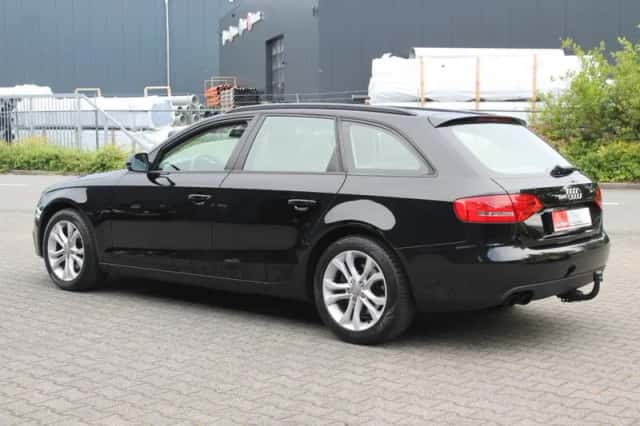 Audi A4 (2010) thumbnail 18