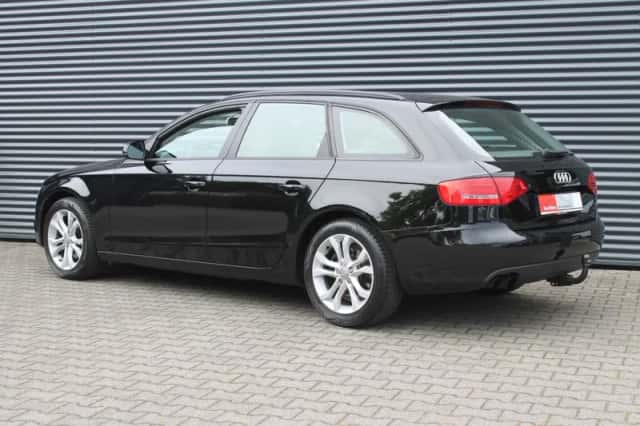 Audi A4 (2010) thumbnail 23