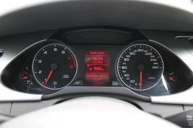 Audi A4 (2010) thumbnail 6