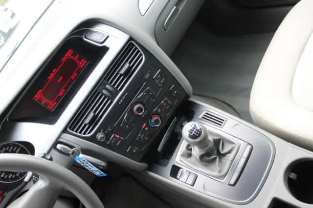 Audi A4 (2010) thumbnail 7