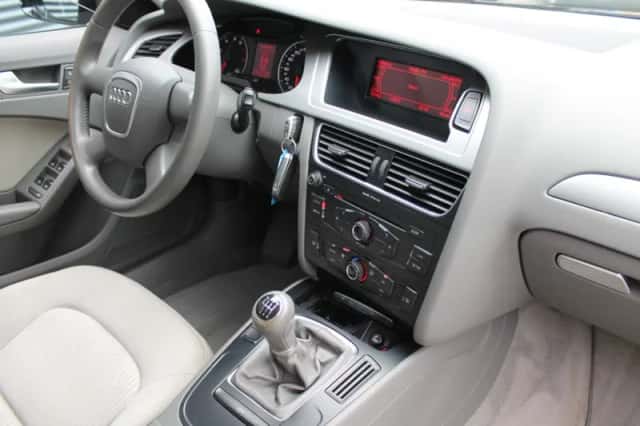Audi A4 (2010) thumbnail 8