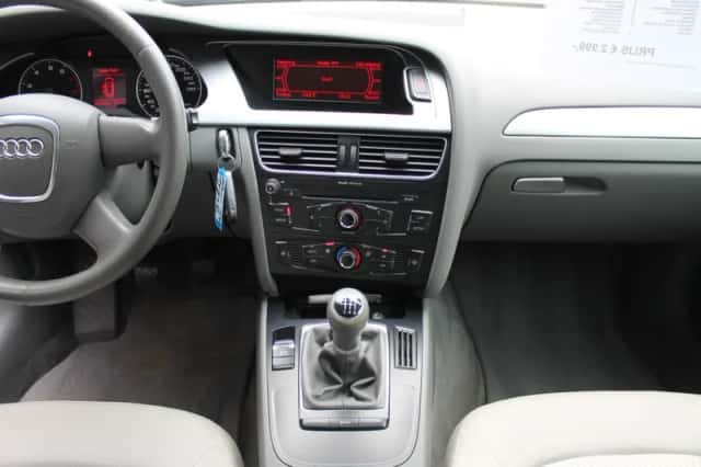 Audi A4 (2010) thumbnail 9