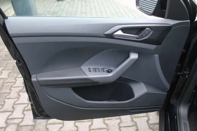 Volkswagen T-Cross (2019) thumbnail 5