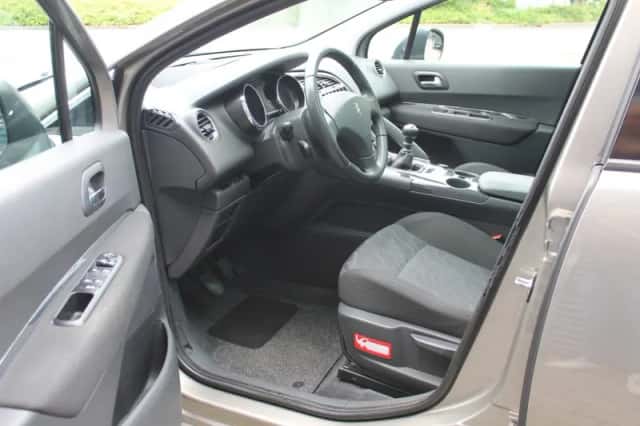 Peugeot 3008 (2009) thumbnail 2