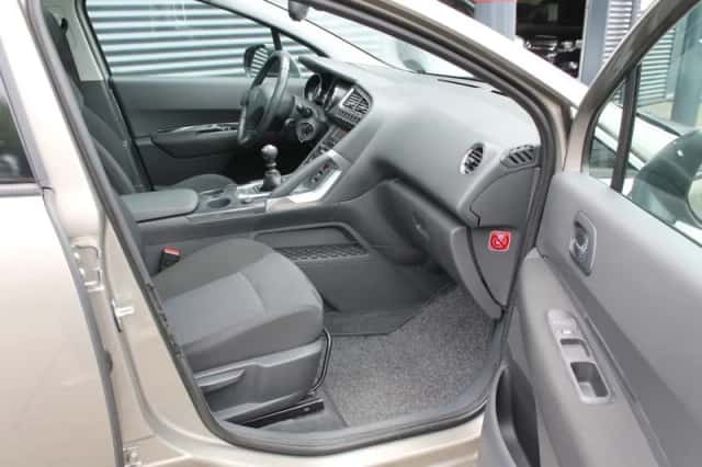 Peugeot 3008 (2009) thumbnail 3