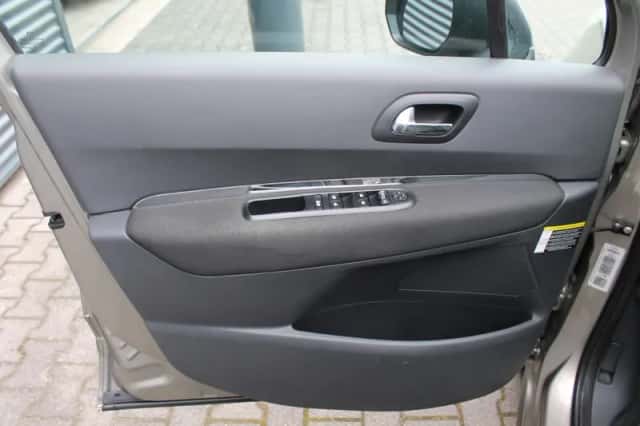 Peugeot 3008 (2009) thumbnail 5