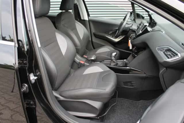 Peugeot 2008 (2018) thumbnail 4