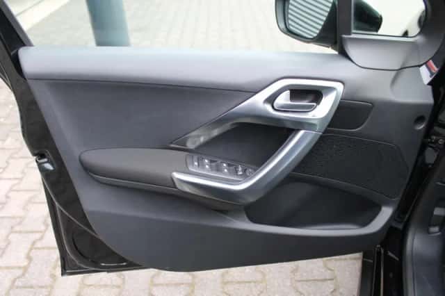 Peugeot 2008 (2018) thumbnail 5