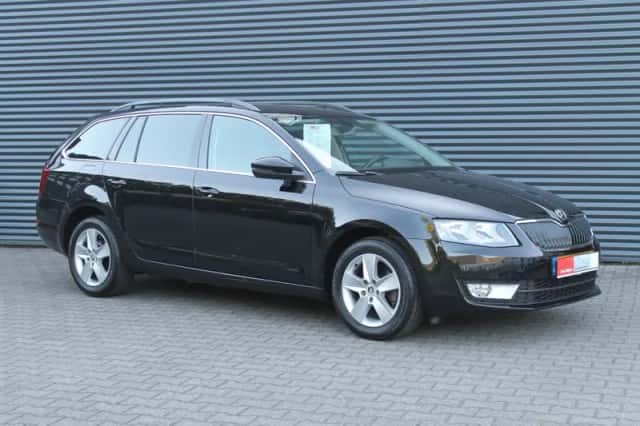 Škoda Octavia (2015) thumbnail 1