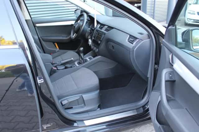 Škoda Octavia (2015) thumbnail 3