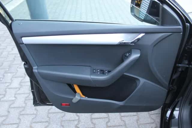 Škoda Octavia (2015) thumbnail 5